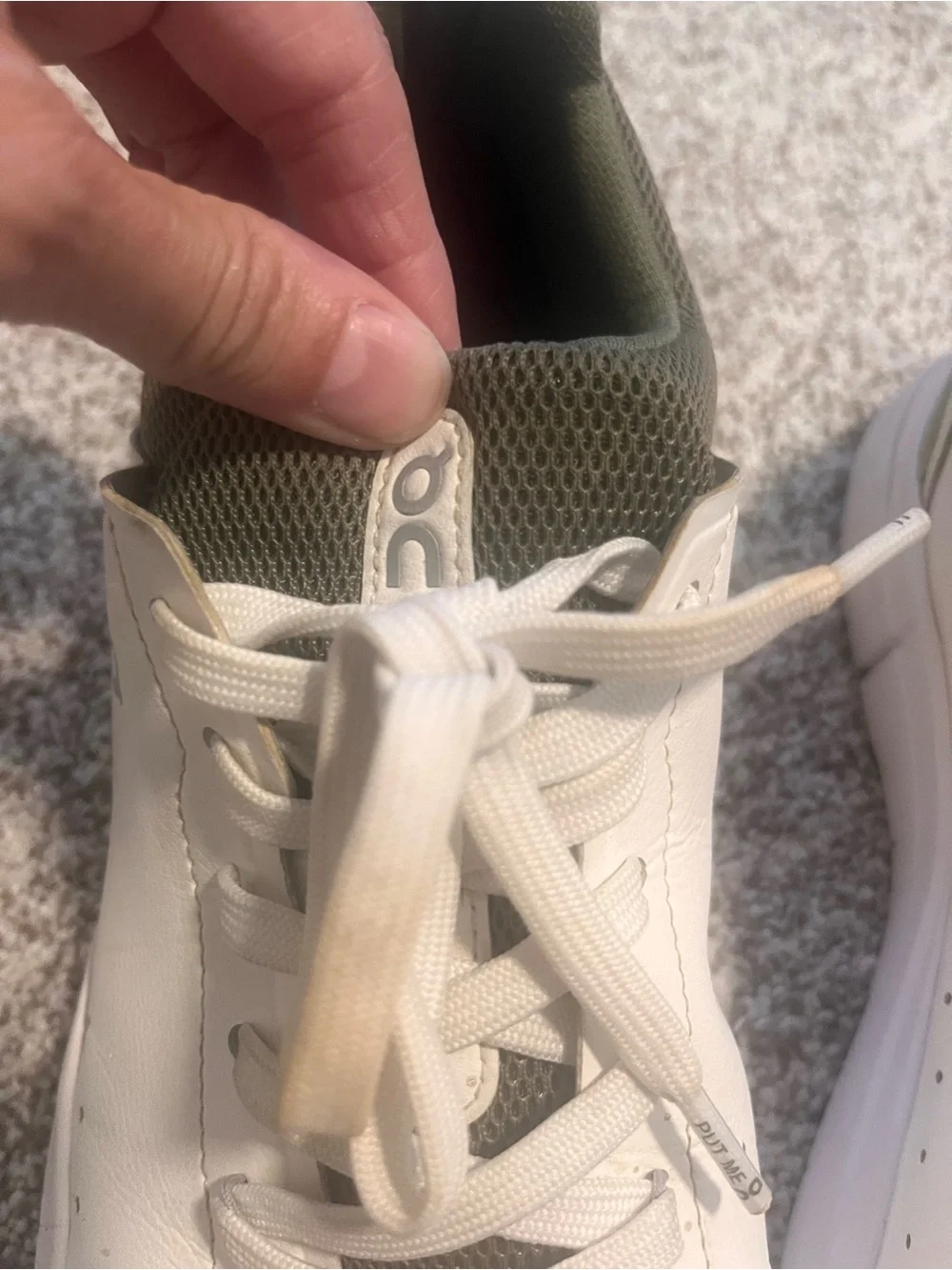 On The Roger Advantage Men’s Size 11 White Olive CloudTec Sneakers